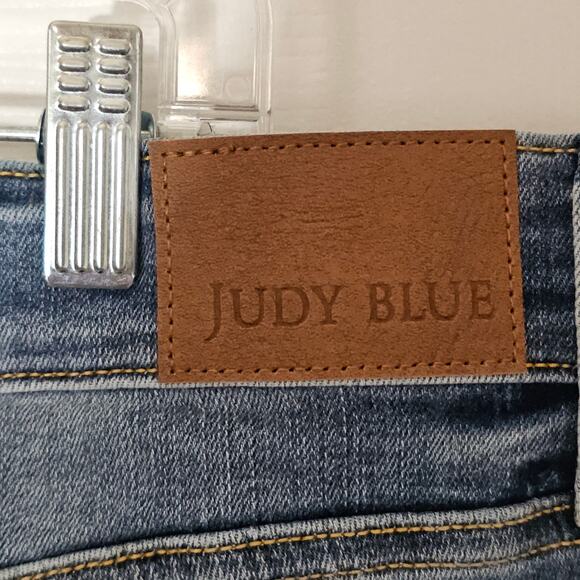 Judy Blue Slim Fit 24W Plus-Size Denim Jeans - Picture 5 of 8